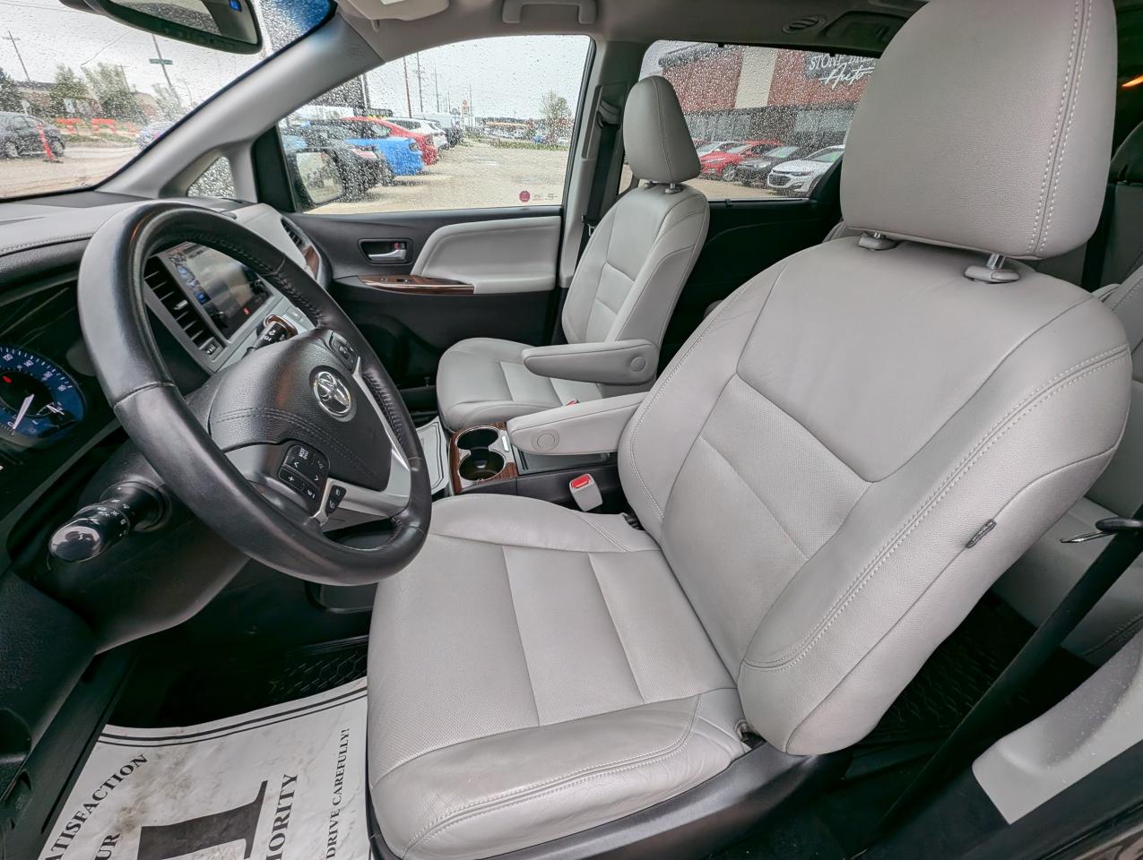 2015 Toyota Sienna XLE AWD | One Owner | Accident Free | Loaded | - Photo #15