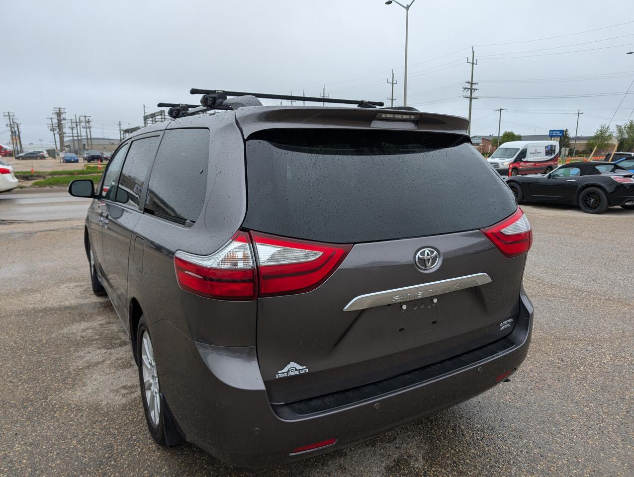 2015 Toyota Sienna XLE AWD | One Owner | Accident Free | Loaded | - Photo #5
