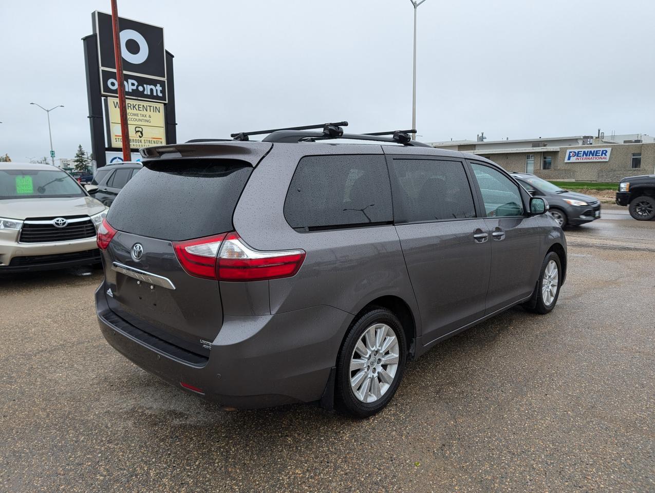 2015 Toyota Sienna XLE AWD | One Owner | Accident Free | Loaded | - Photo #4