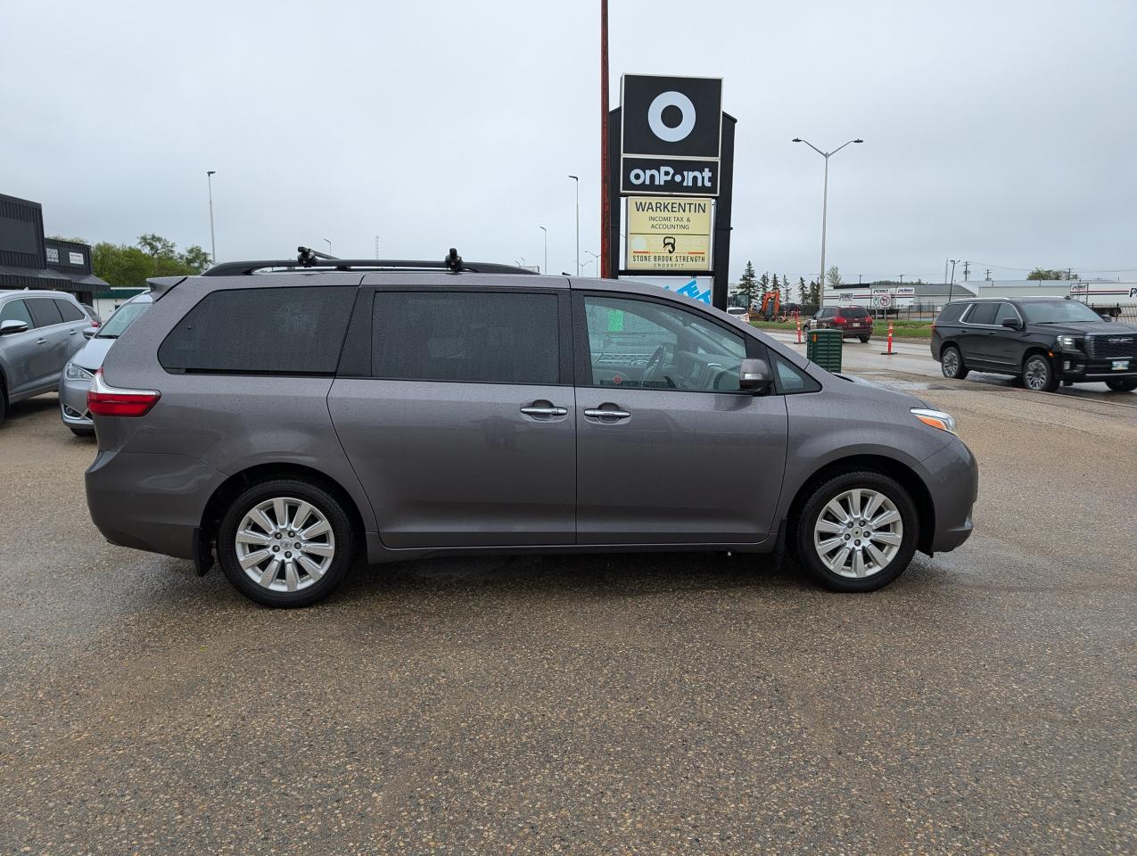 2015 Toyota Sienna XLE AWD | One Owner | Accident Free | Loaded | - Photo #3