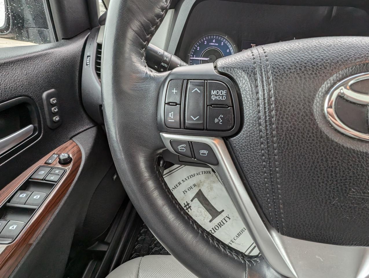 2015 Toyota Sienna XLE AWD | One Owner | Accident Free | Loaded | - Photo #12