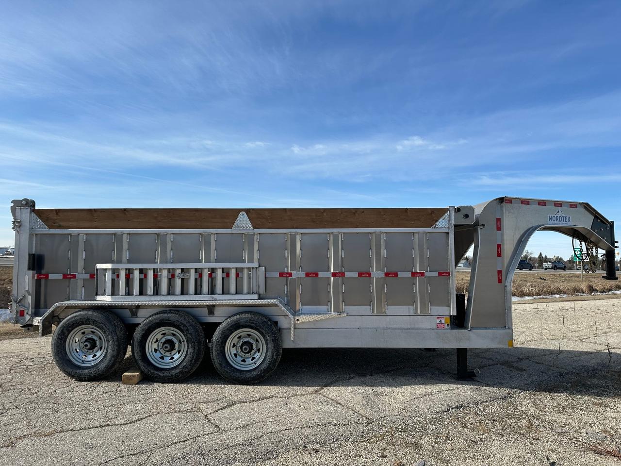 2025 Nordtek Dump Trailer 16' Triple Axle Nordtek Dump Photo2