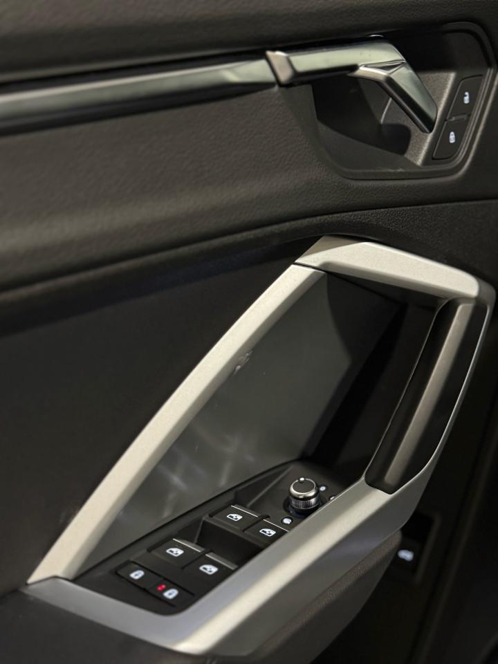 2019 Audi Q3 S line Premium Plus quattro - Photo #9