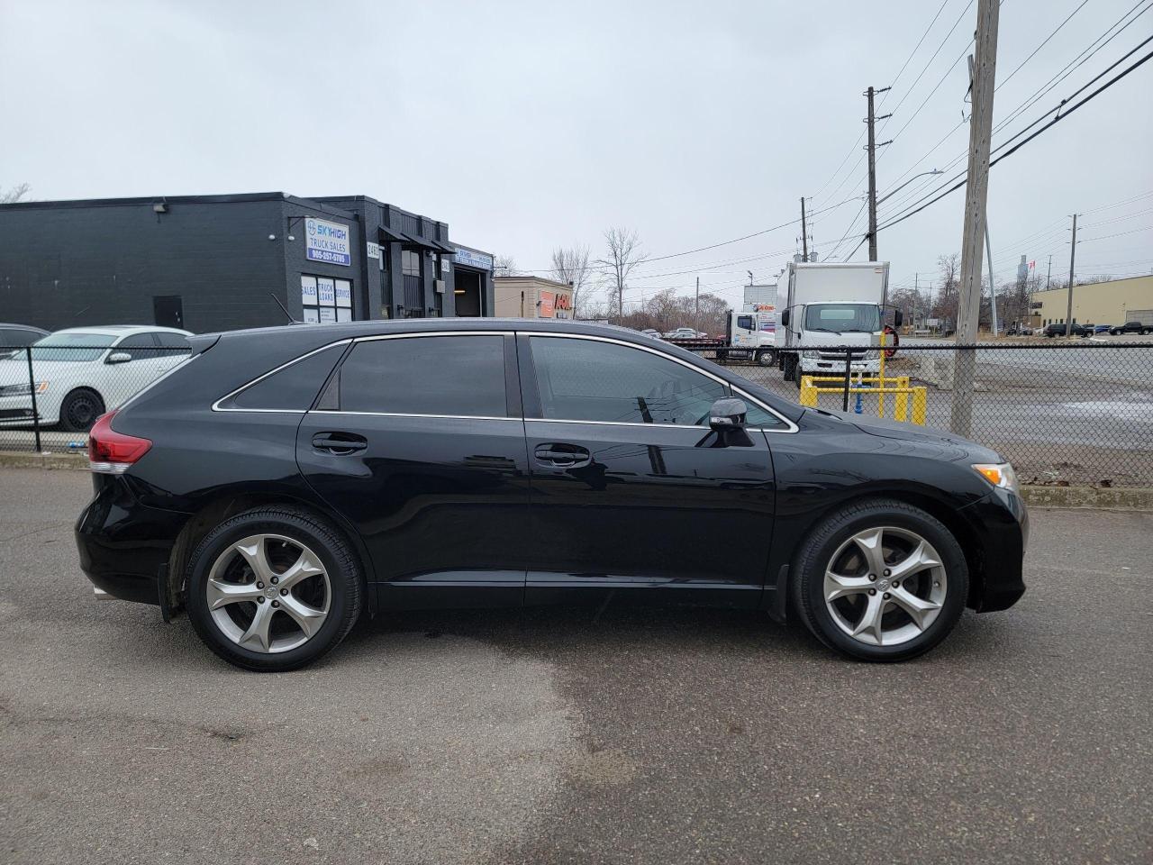 2016 Toyota Venza XLE | Redwood Edition | V6 AWD Photo3