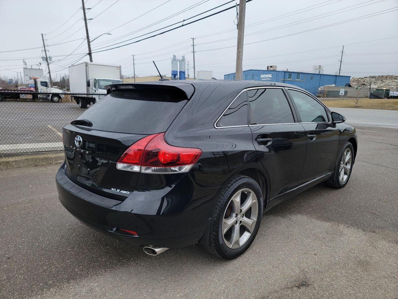 2016 Toyota Venza XLE | Redwood Edition | V6 AWD Photo4