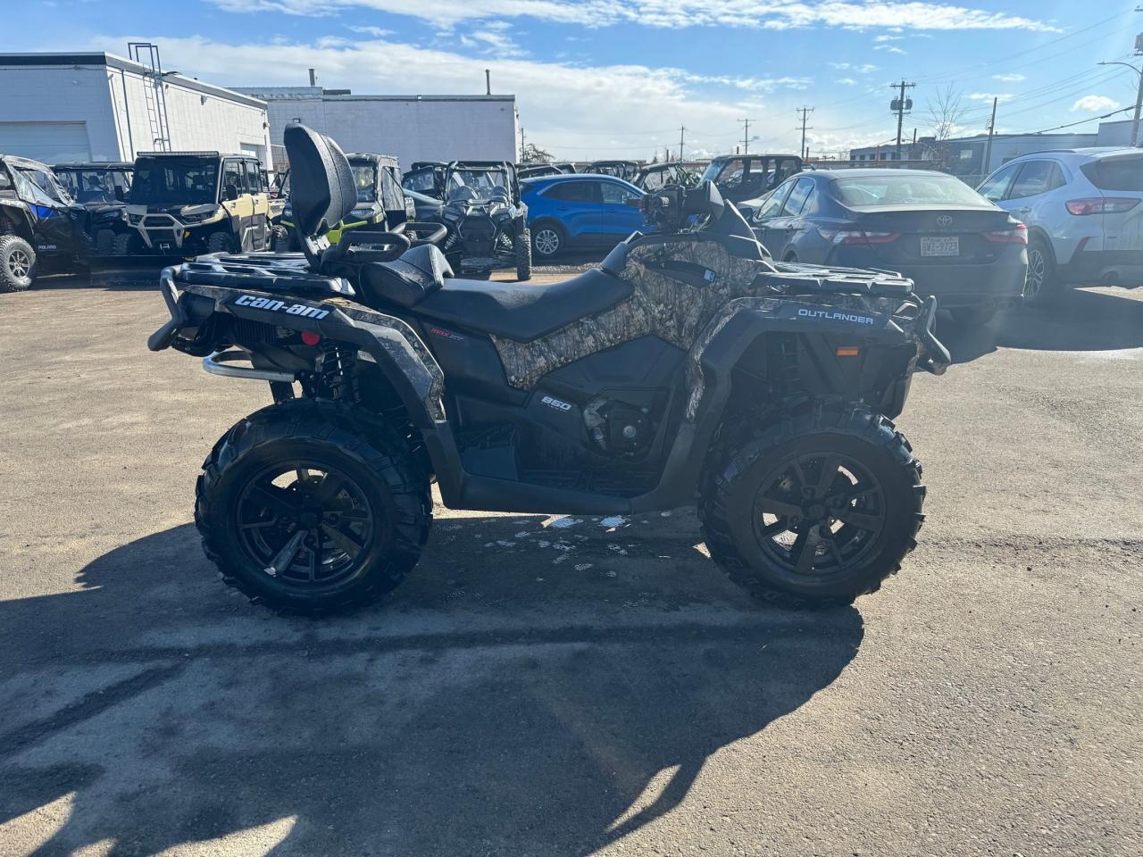 2023 Can-Am Outlander 850 Max XT $106 B/W - Photo #5