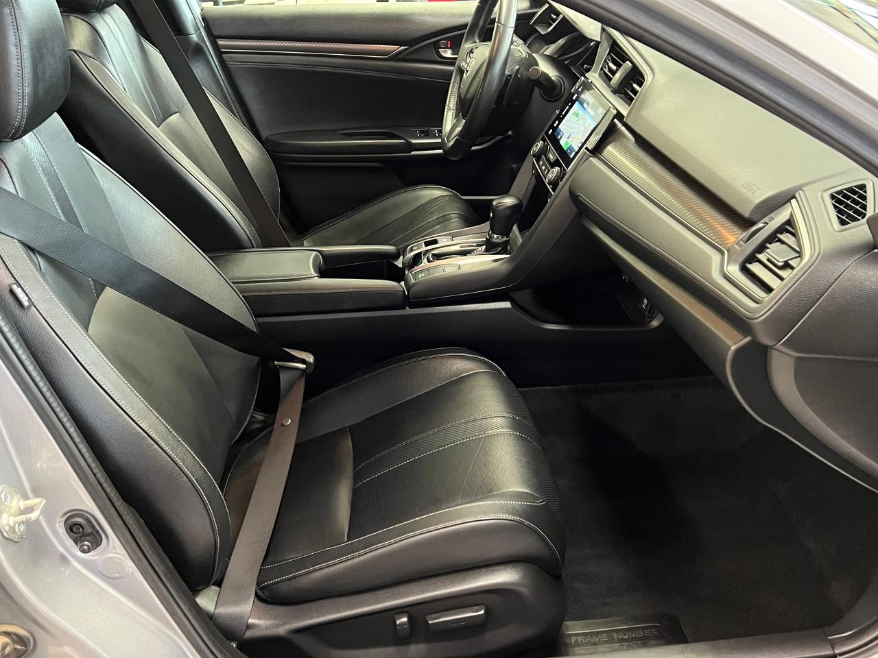2017 Honda Civic Sport Touring+Leather+Roof+CLEAN CARFAX - Photo #19