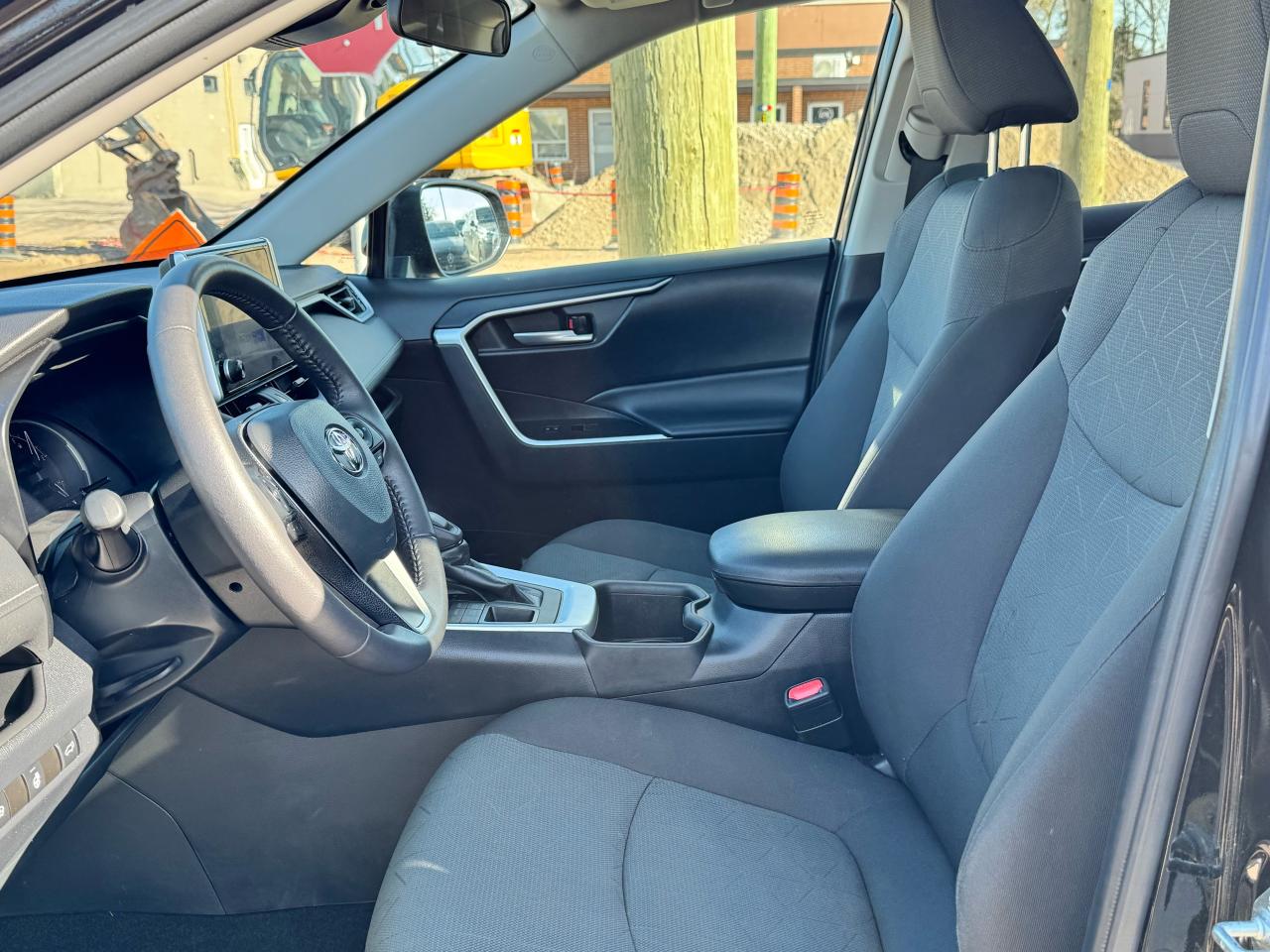 2023 Toyota RAV4 XLE***SOLD***AWD|NOADDCNT|SUNROOF|HEATEDSEATS|BACKUP - Photo #5