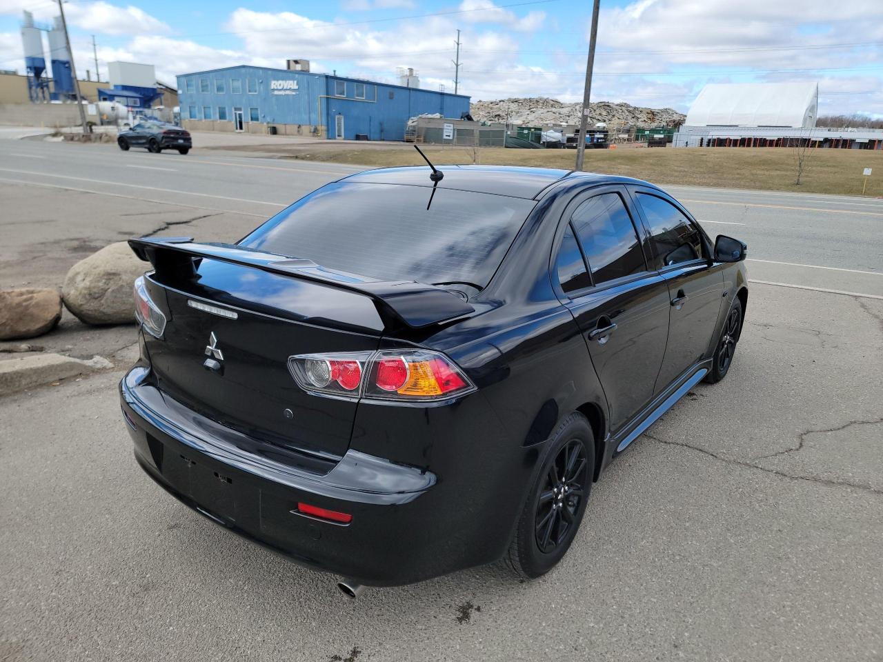 2017 Mitsubishi Lancer Se Black Edition Photo4