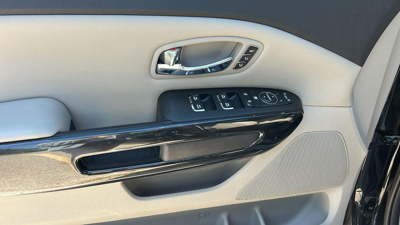 2019 Kia Sedona SX Photo