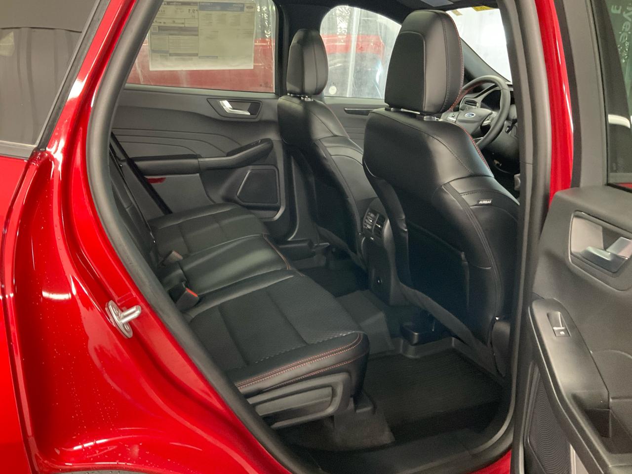 2025 Ford Escape ST-Line Select Photo5