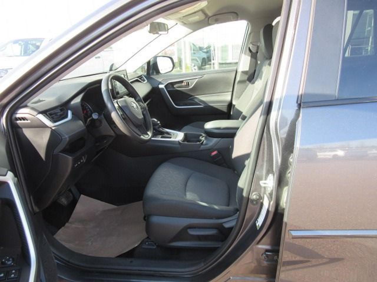 2021 Toyota RAV4 LE - Photo #13