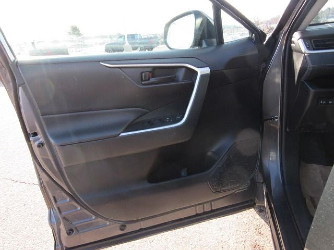 2021 Toyota RAV4 LE - Photo #8