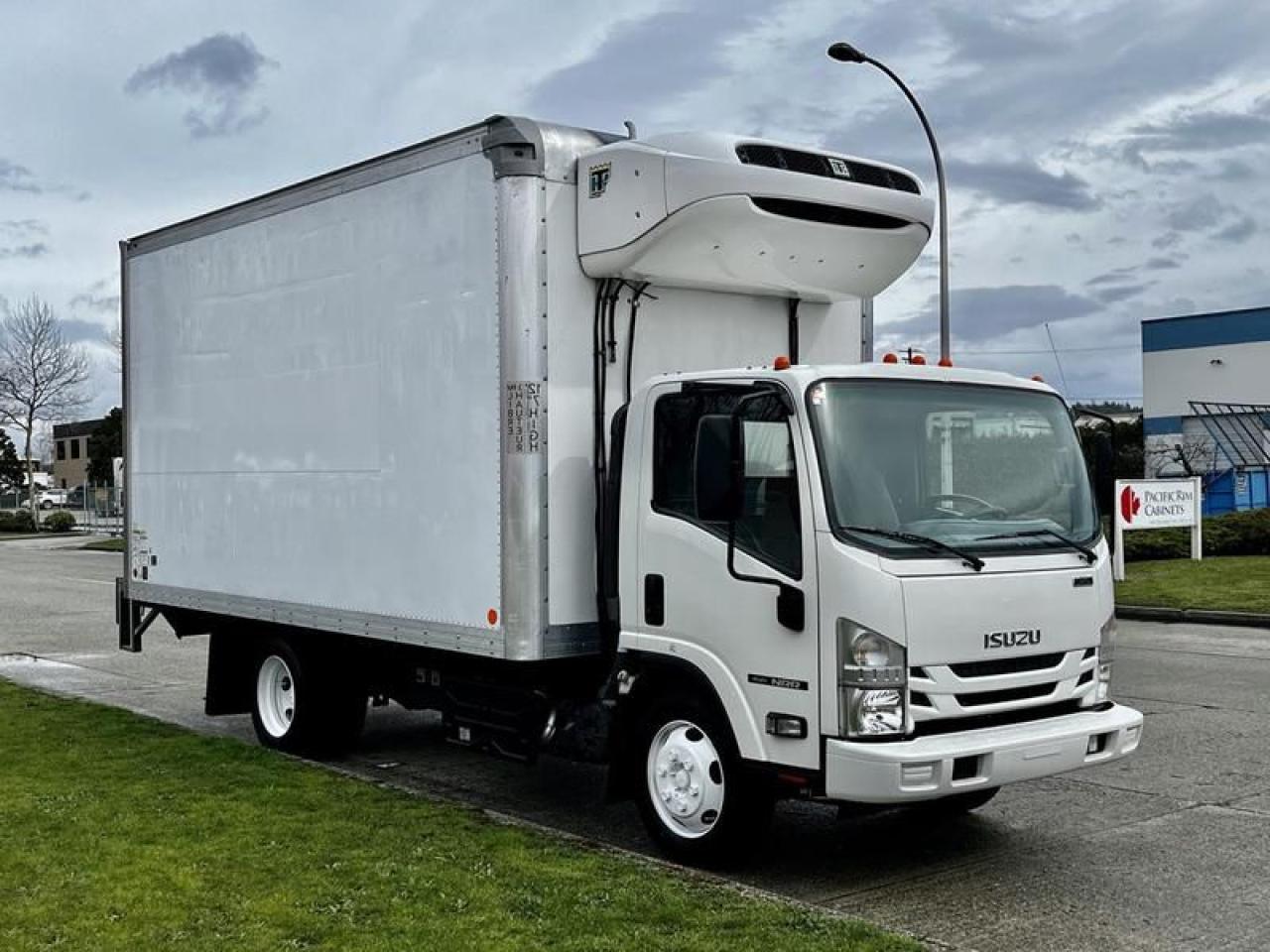 Used 2018 Isuzu NRR 16 Foot Thermo King Reefer Cube Van Diesel with Power Tailgate for sale in Burnaby, BC