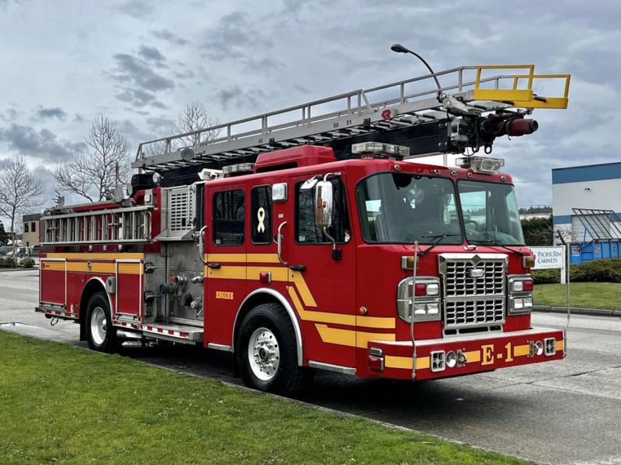 Used 2009 Spartan Gladiator Classic Central Pumper 51' Aerial Fire Truck for sale in Burnaby, BC