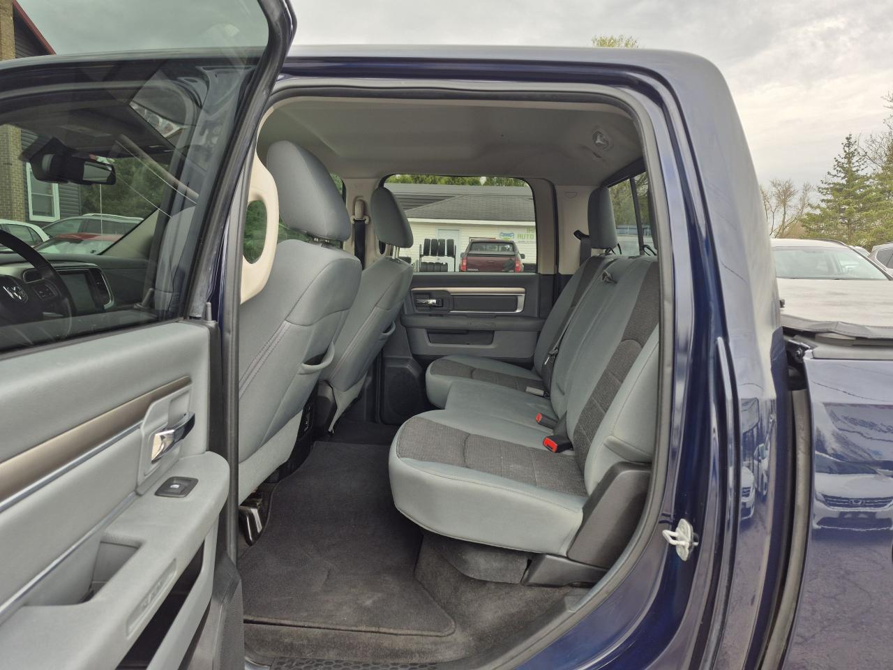 2013 RAM 1500 Big Horn 5.7L HEMI-4X4 CREWCAB Photo36