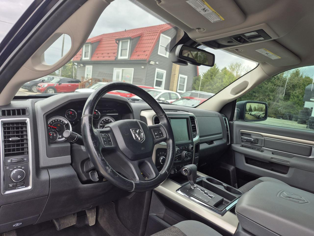 2013 RAM 1500 Big Horn 5.7L HEMI-4X4 CREWCAB Photo34