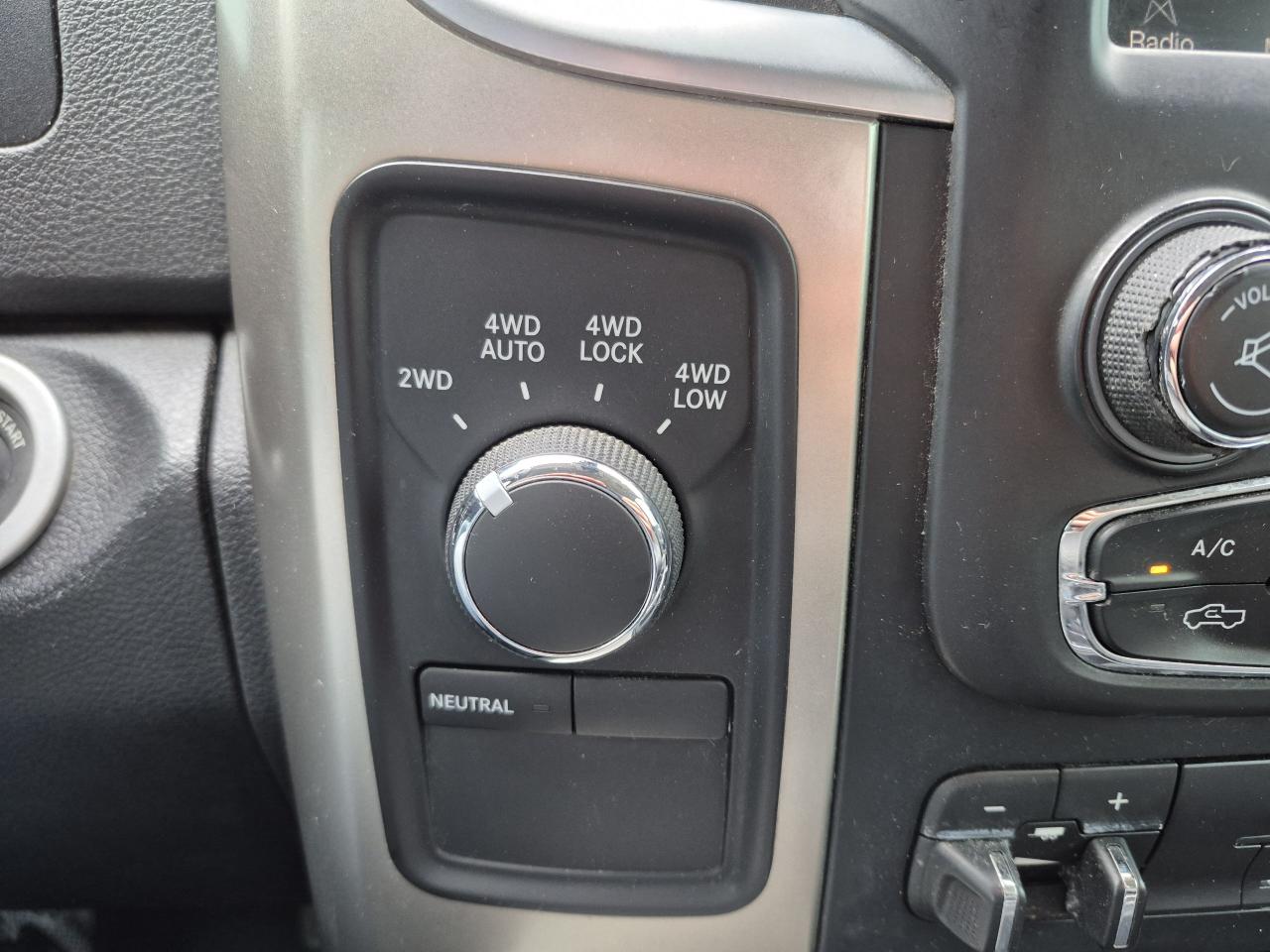 2013 RAM 1500 Big Horn 5.7L HEMI-4X4 CREWCAB Photo44