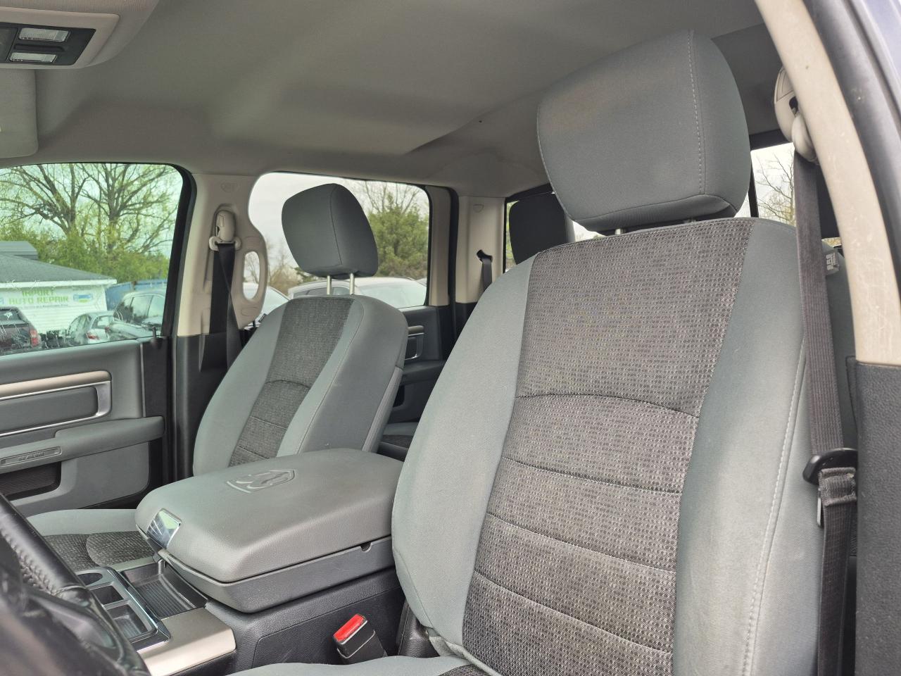 2013 RAM 1500 Big Horn 5.7L HEMI-4X4 CREWCAB Photo35