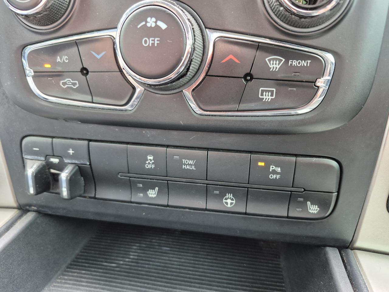 2013 RAM 1500 Big Horn 5.7L HEMI-4X4 CREWCAB Photo43
