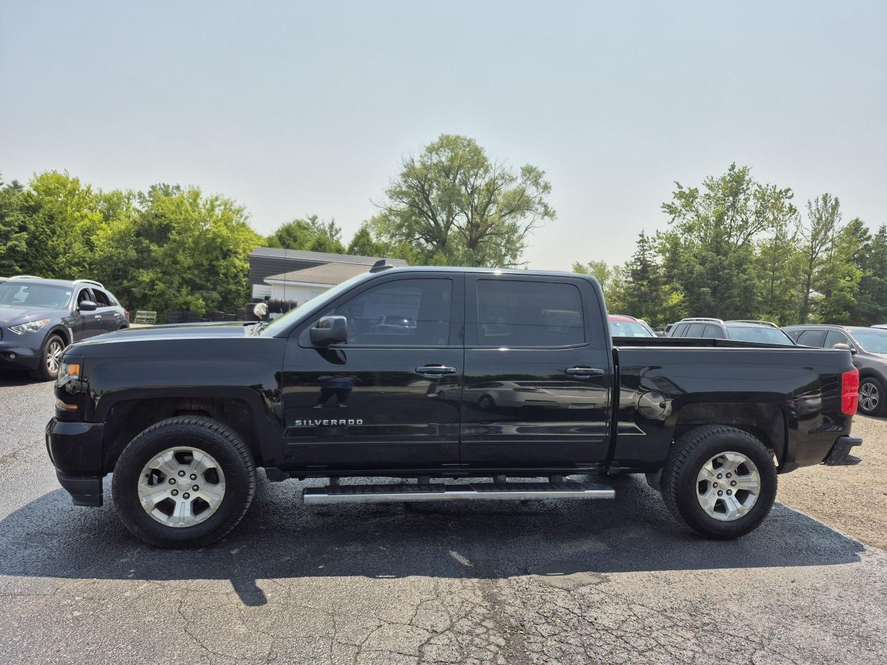 2017 Chevrolet Silverado 1500 LT Z71 5.3L 4X4 CREW CAB Photo6
