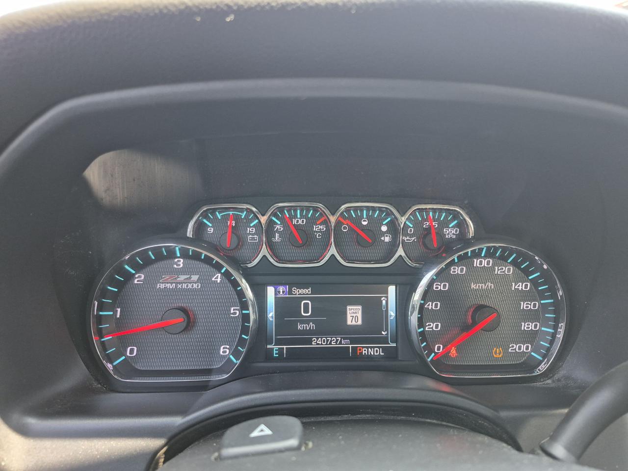 2017 Chevrolet Silverado 1500 LT Z71 5.3L 4X4 CREW CAB Photo21