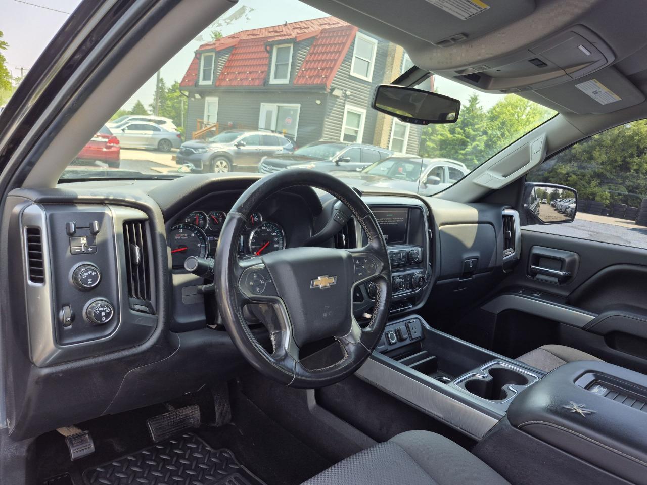 2017 Chevrolet Silverado 1500 LT Z71 5.3L 4X4 CREW CAB Photo10