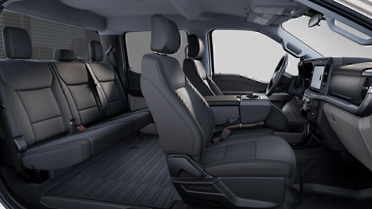 2025 Ford Super Duty F-350 XLT Photo