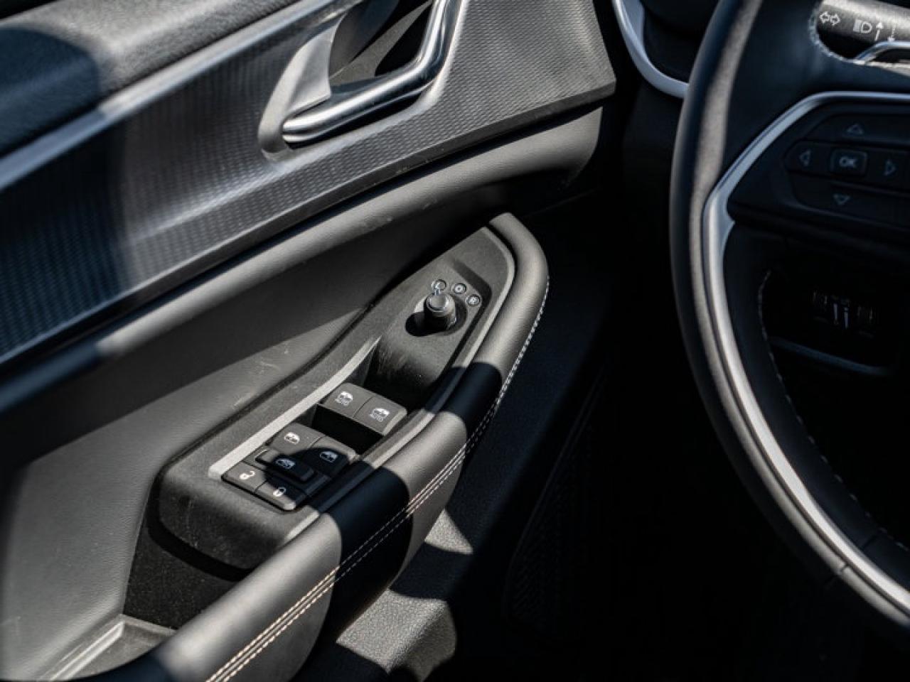 2025 Jeep Grand Cherokee Altitude Photo