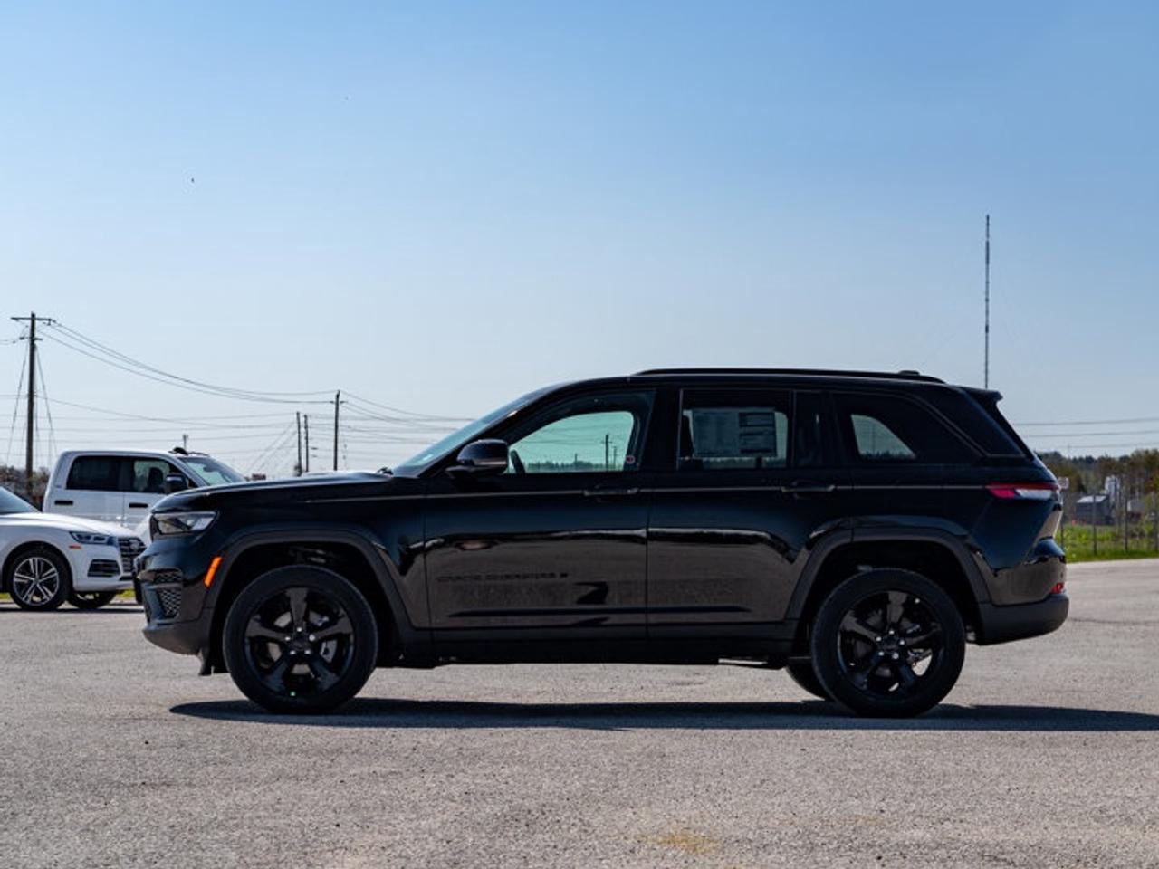 2025 Jeep Grand Cherokee Altitude Photo3