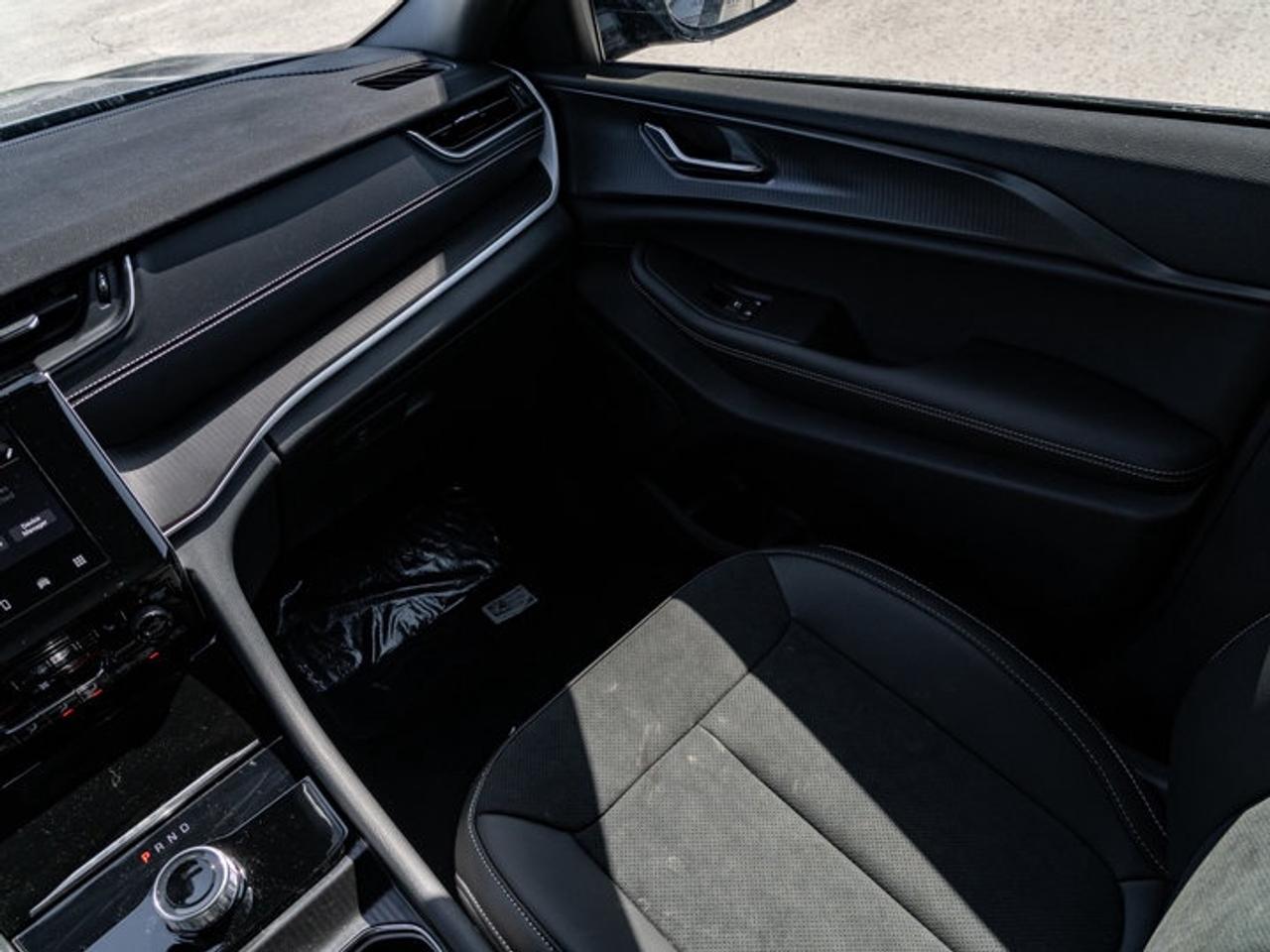 2025 Jeep Grand Cherokee Altitude Photo