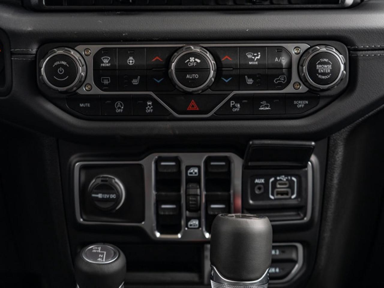 2025 Jeep Wrangler Sahara Photo