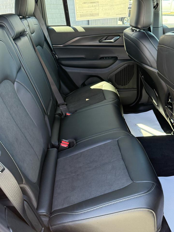 2025 Jeep Grand Cherokee ALTITUDE 4X4 Photo38