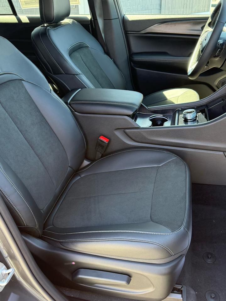 2025 Jeep Grand Cherokee ALTITUDE 4X4 Photo37