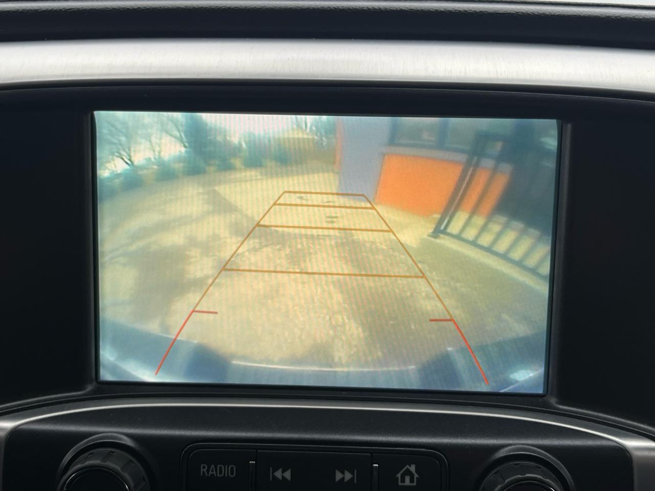 2018 GMC Sierra 1500 SLE | Heated Bucket Seats | Backup Camera | Bluetooth - Photo #13