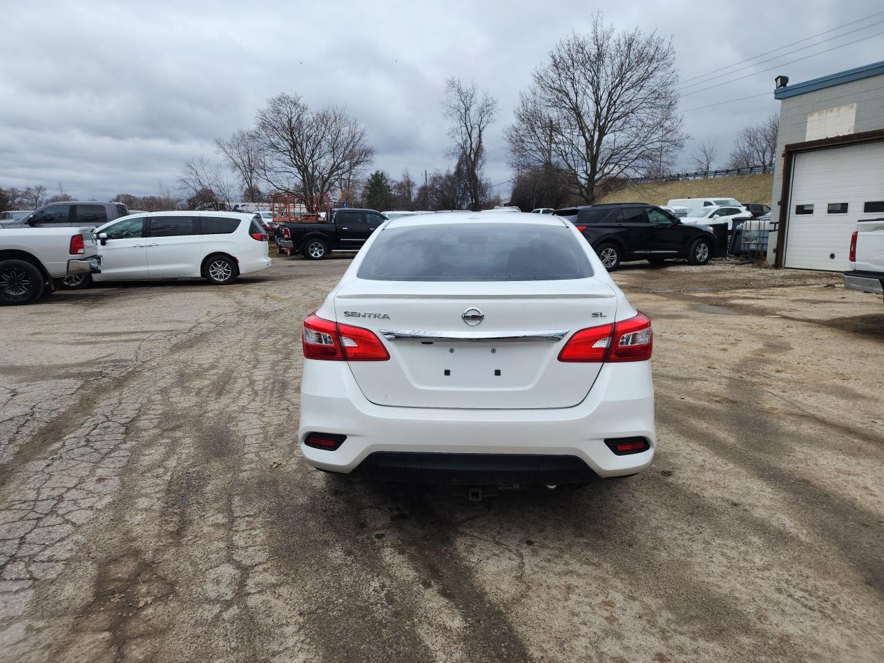2016 Nissan Sentra SL Photo3