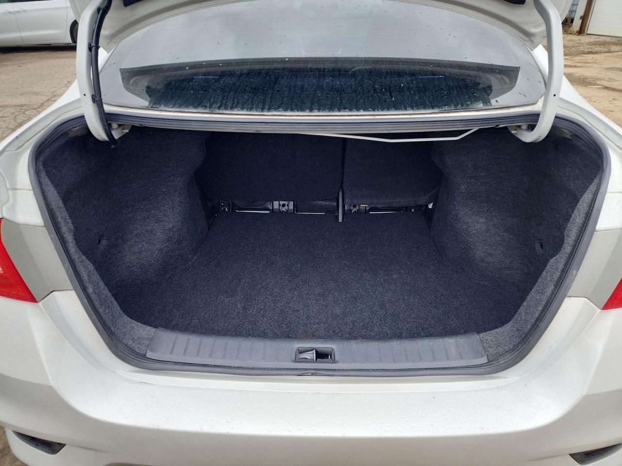 2016 Nissan Sentra SL Photo4