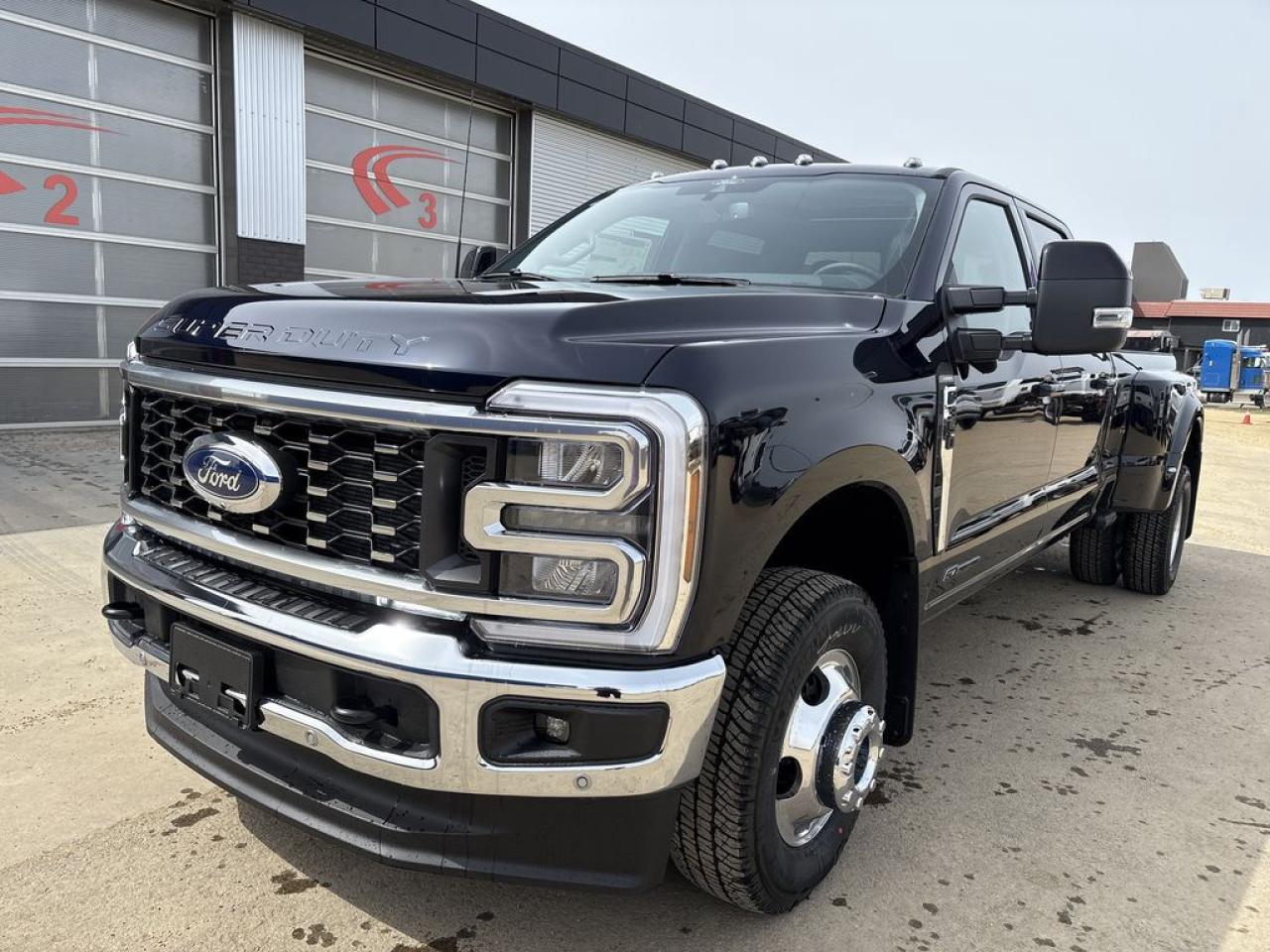 2025 Ford F-350 Super Duty DRW LARIAT 8' Box 628A Photo1