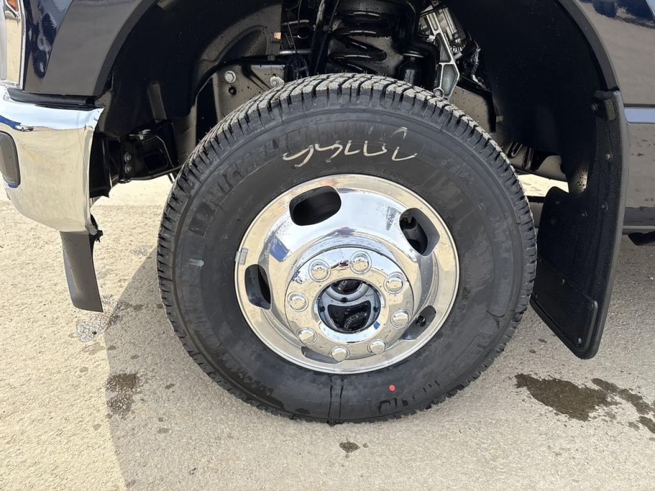 2025 Ford F-350 Super Duty DRW LARIAT 8' Box 628A Photo2