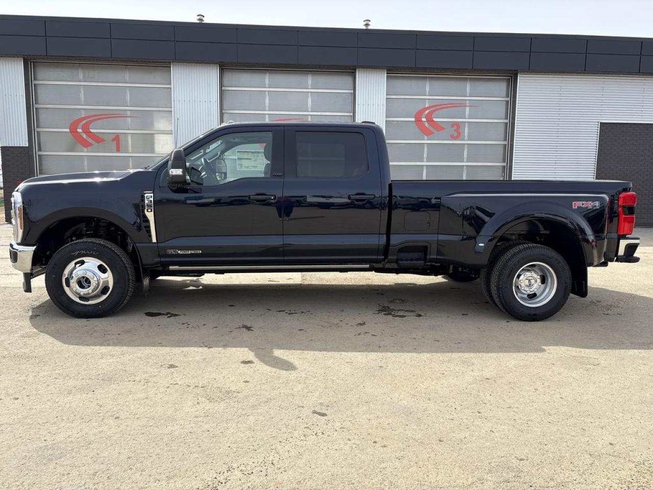 2025 Ford F-350 Super Duty DRW LARIAT 8' Box 628A Photo5