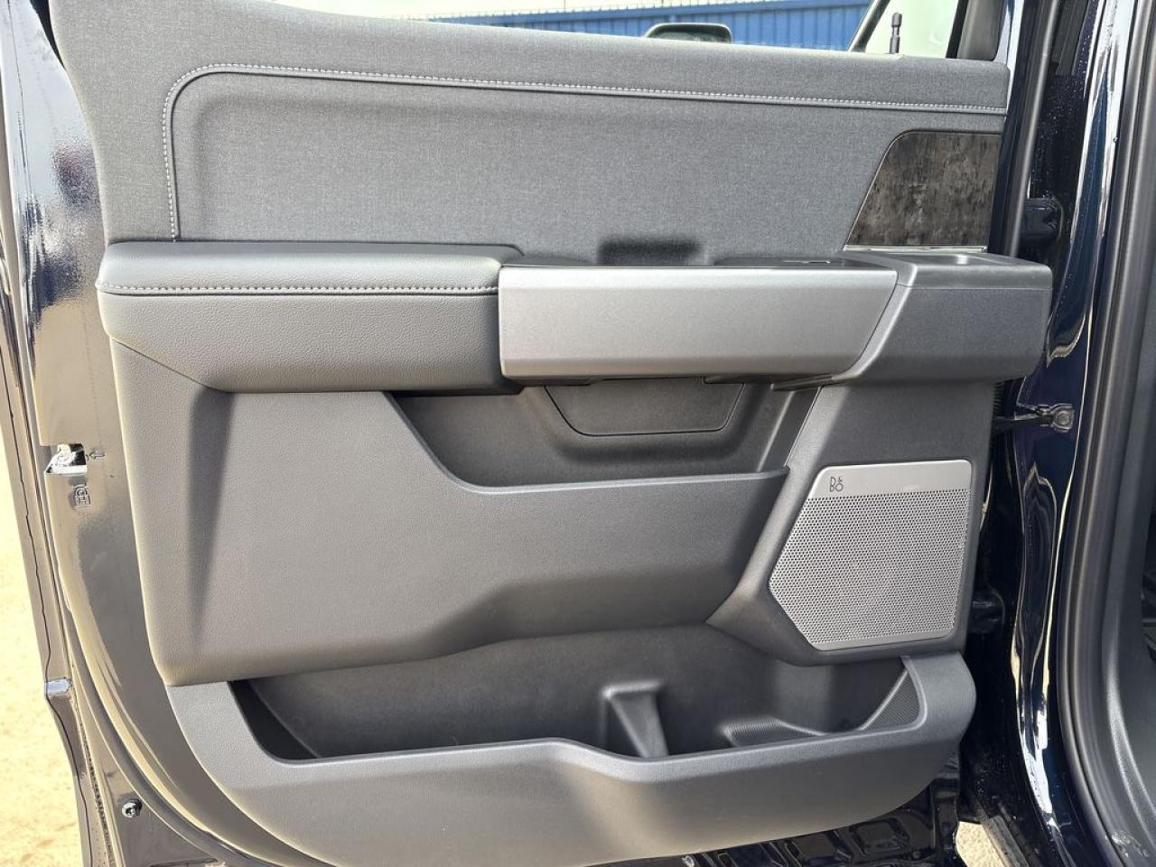2025 Ford F-350 Super Duty DRW LARIAT 8' Box 628A Photo5