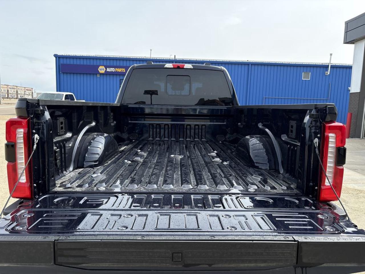 2025 Ford F-350 Super Duty DRW LARIAT 8' Box 628A Photo5