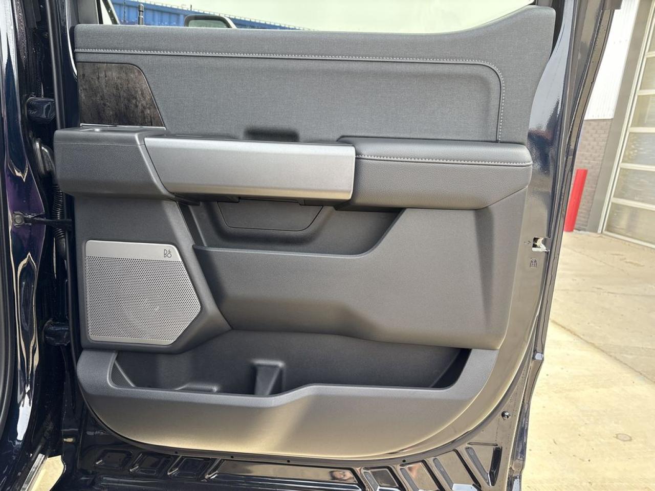 2025 Ford F-350 Super Duty DRW LARIAT 8' Box 628A Photo5