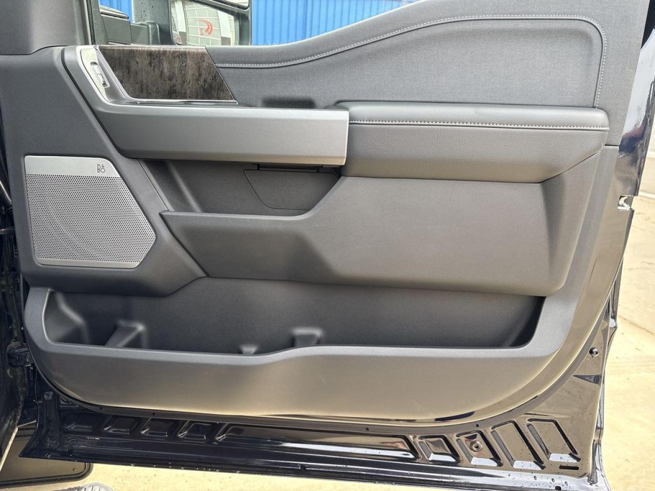 2025 Ford F-350 Super Duty DRW LARIAT 8' Box 628A Photo5