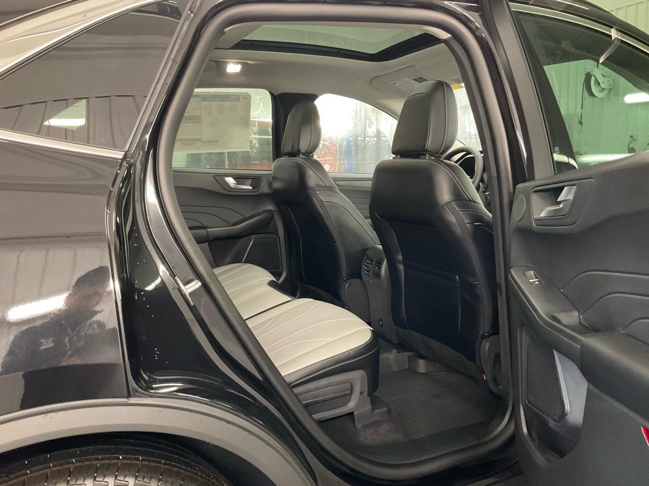 2025 Ford Escape PHEV Photo5