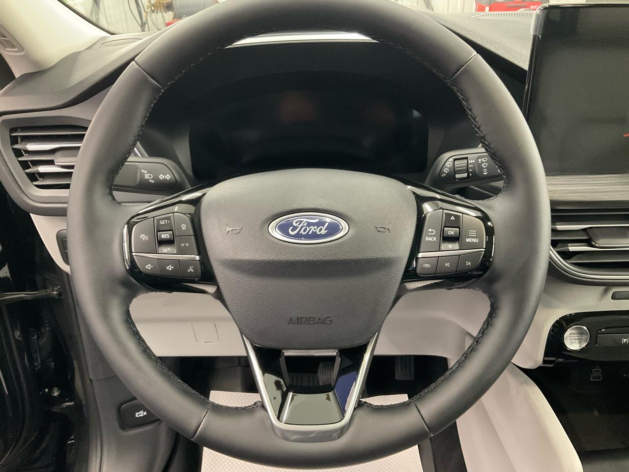 2025 Ford Escape PHEV Photo5