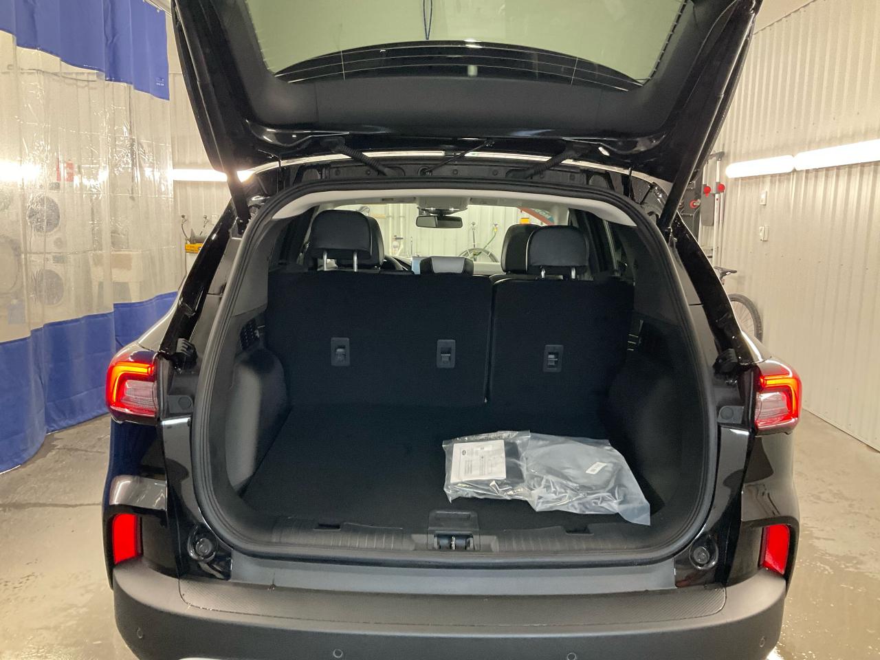 2025 Ford Escape PHEV Photo5