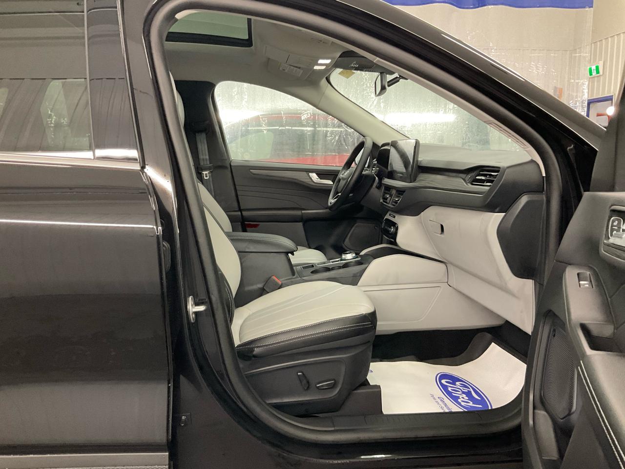 2025 Ford Escape PHEV Photo5
