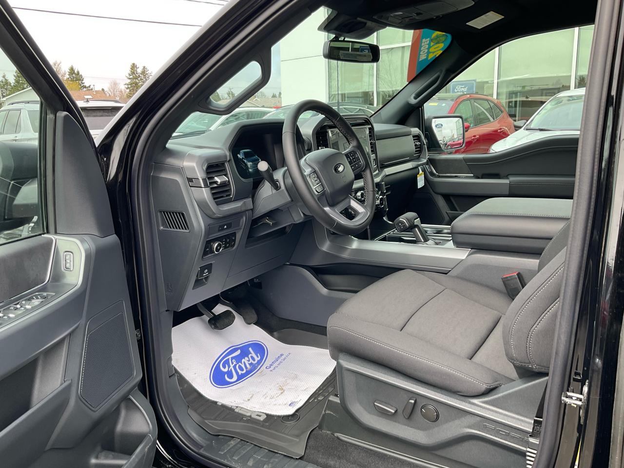 2025 Ford F-150 XLT Photo5