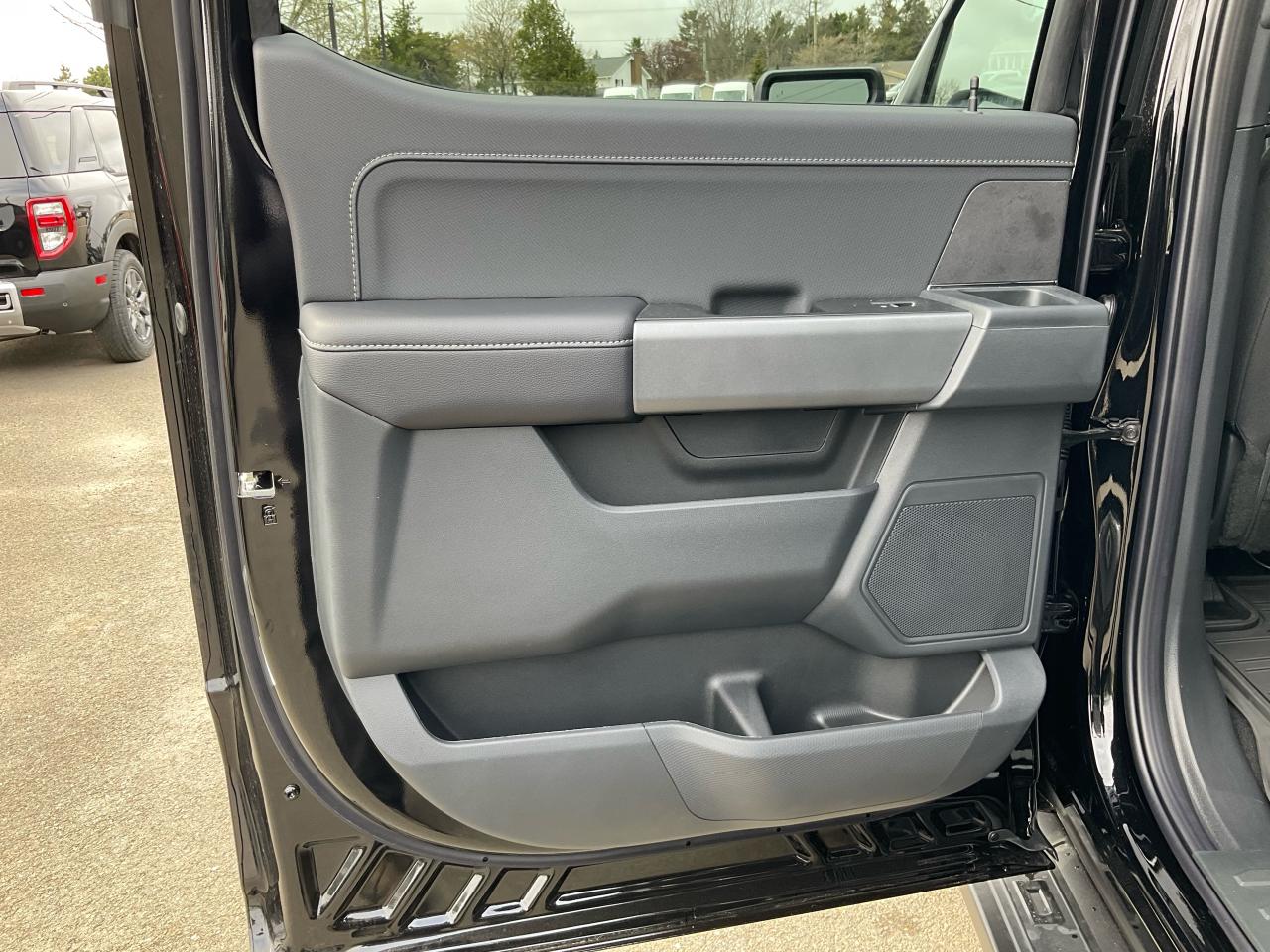 2025 Ford F-150 XLT Photo5